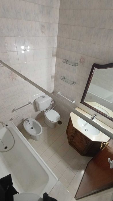 Apartamento T4 para Arrendar em Rio Tinto – Excelente Localização e Luminosidade