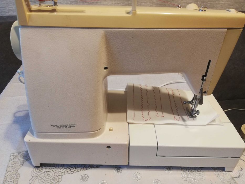 Sprzedam bardzo ładną maszynę do szycia Łucznik 884