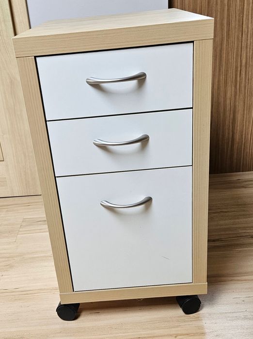 Polka pod biorko ikea
