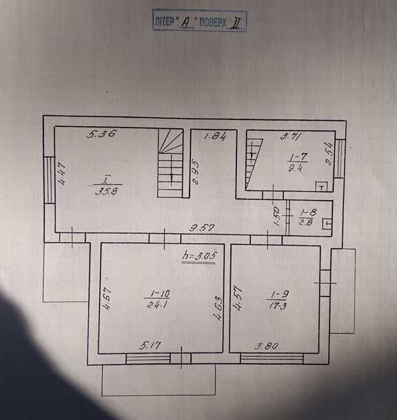 Великий будинок із землею, гаражем на початку міста _RR