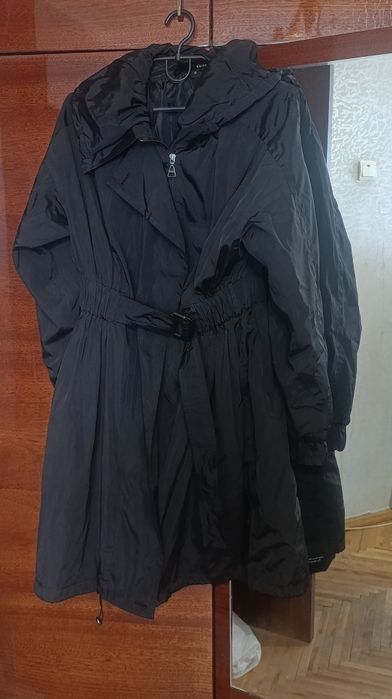 Дві весняні куртки та зимова