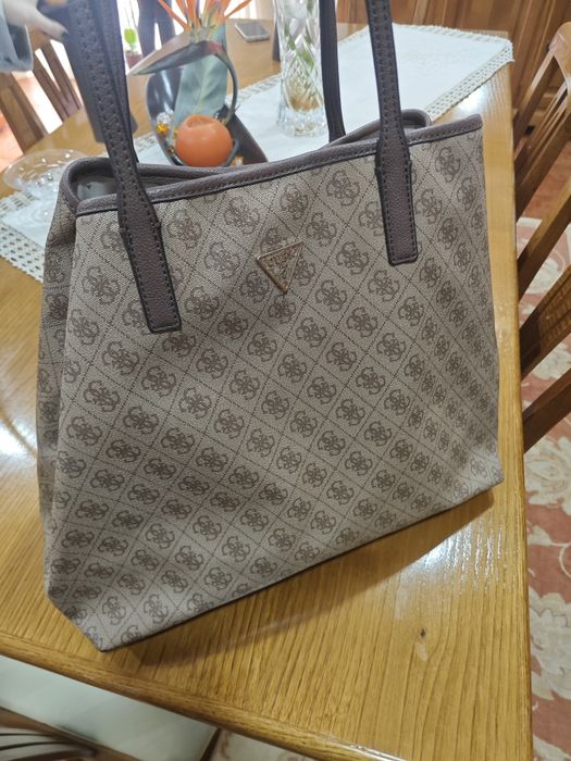Guess Victoria Logo Shopper (castanho multi) nova