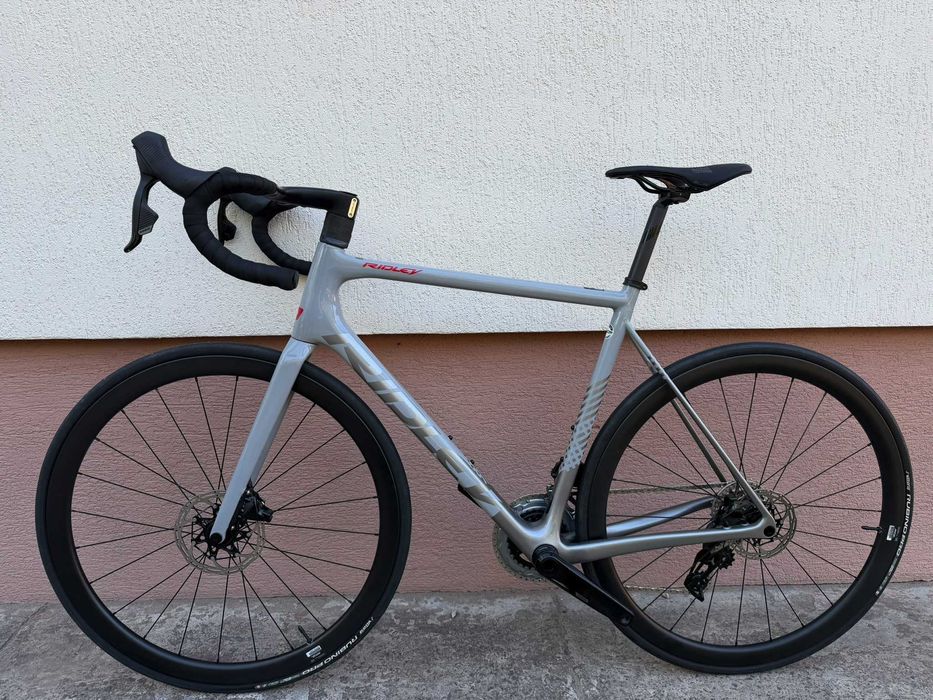 Rower szosowy Ridley Helium SLX Disc, koła carbon, Sram Rival eTap