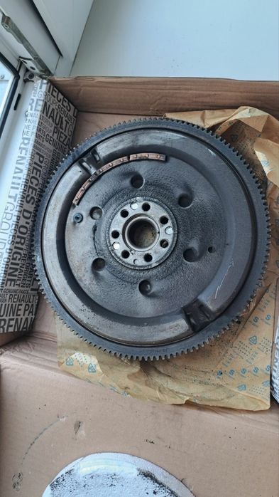 Маховик двухмассовый Renault 123108982R: 3 000 грн. - Маховики и