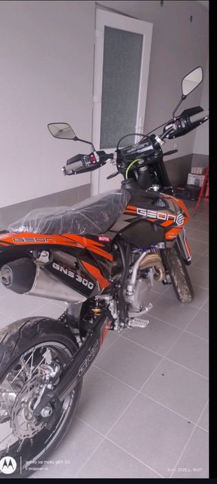 Продам мотоцикл .Геон GNS Daka300R на мотардах.