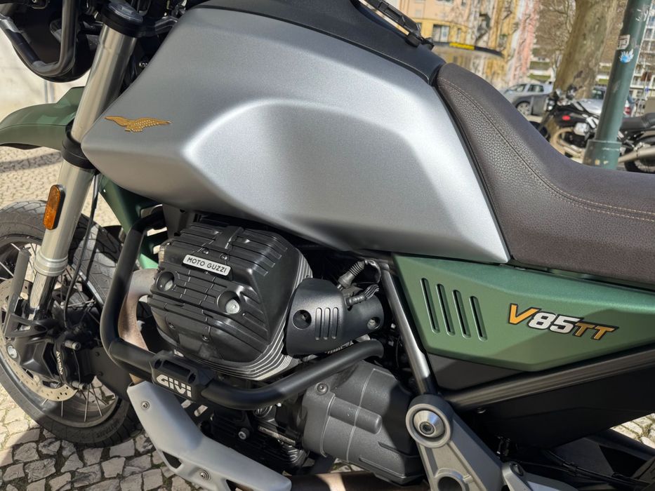 2021 Moto Guzzi V85TT