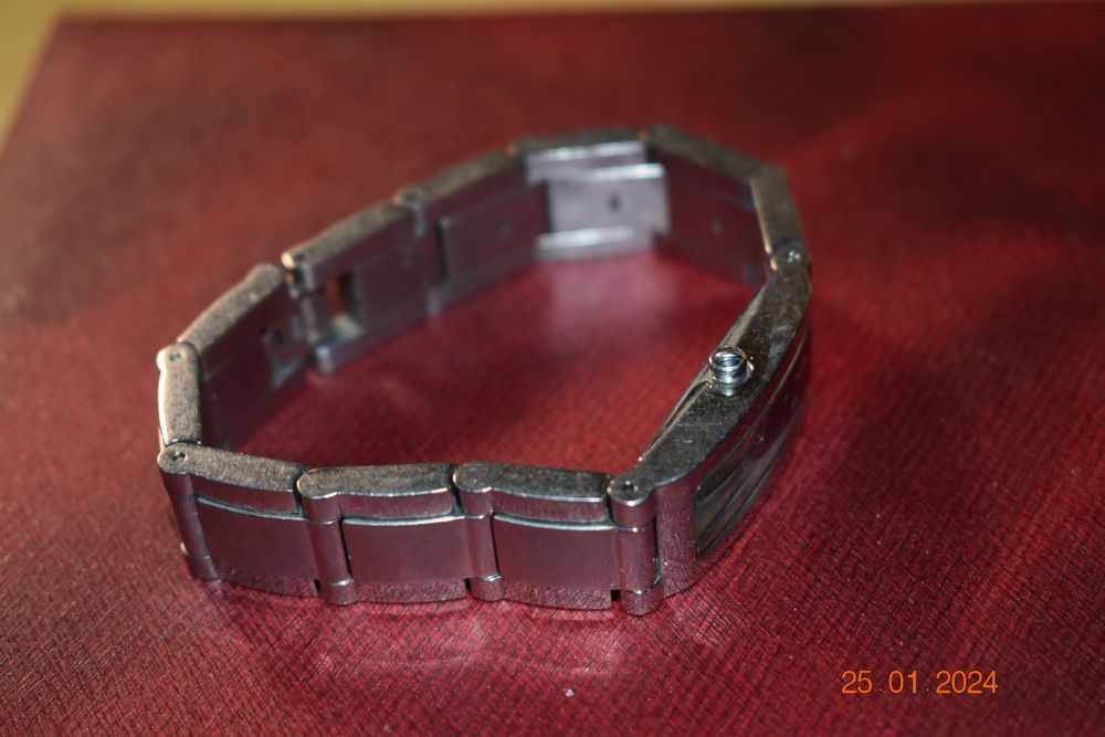 Продам женские часы фирмы DKNY