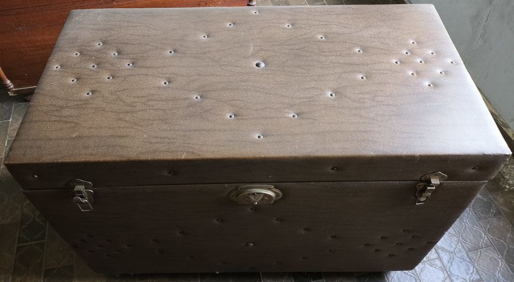 Baú de Armazenamento Antigo