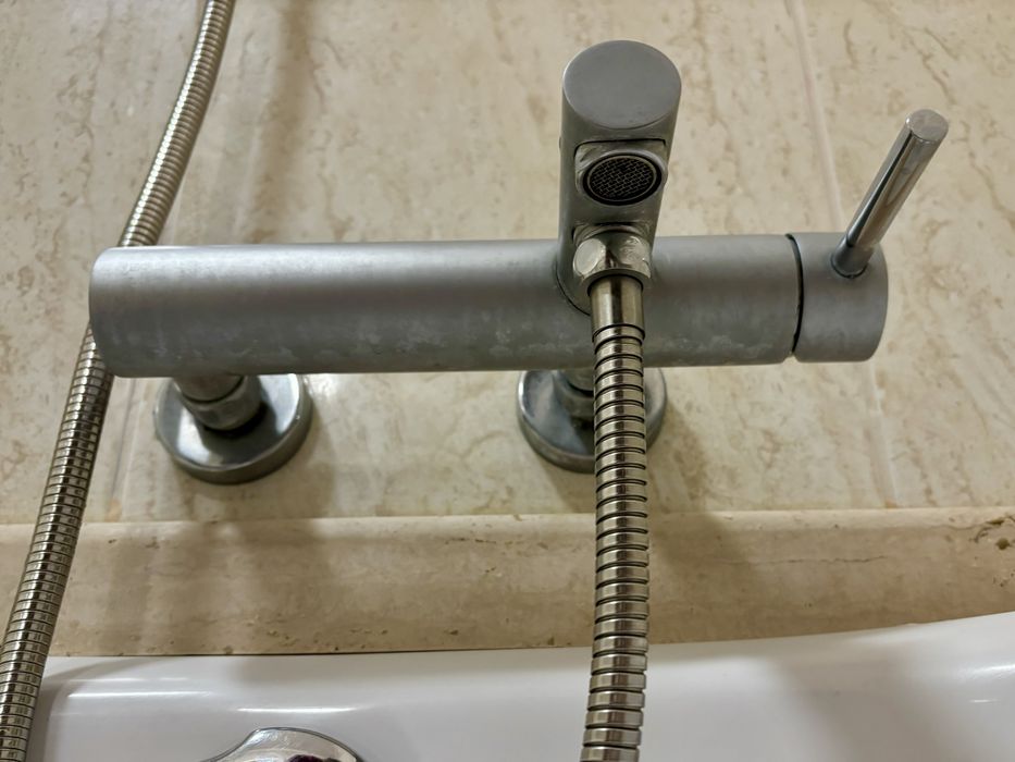 Torneira misturadora monocomando de parede para casa de banho