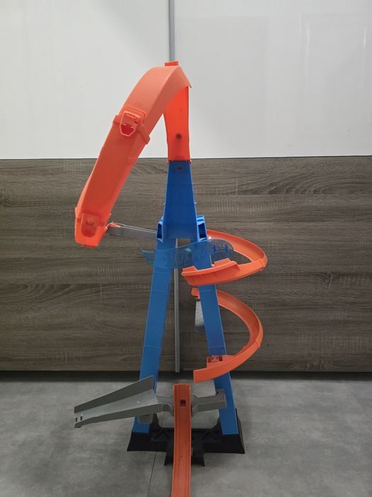 Tor wyścigowy Hot Wheels Sky Crash Tower – Wieża powietrzna do rozbijania samochodów