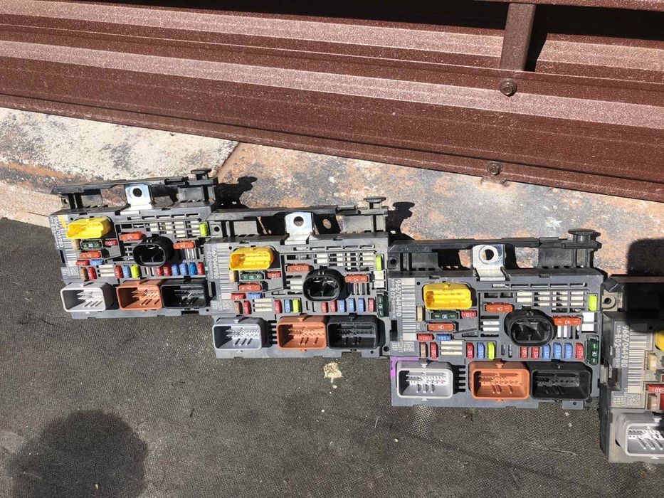 Блок запобіжників BSM Peugeot 3008 5008 Citroën Блок Предохранителей