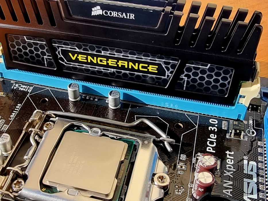 Kit Motherboard Asus H61M-F + Intel Pentium G860 + 8GB RAM Corsair
