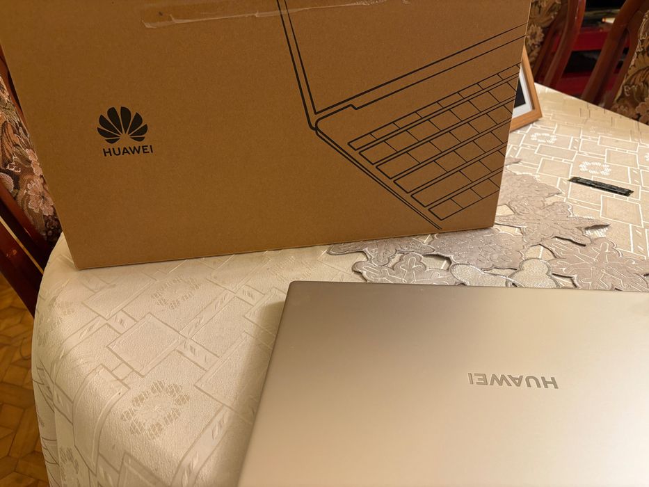 Huawei MateBook D 15 i5-1135G7 16GB RAM – uszkodzony, bez SSD