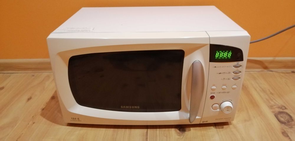 Kuchenka mikrofalowa z grillem Samsung CE287DN, TDS, emalia, 23 litry,