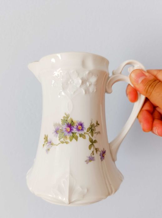Leiteira em Porcelana Francesa