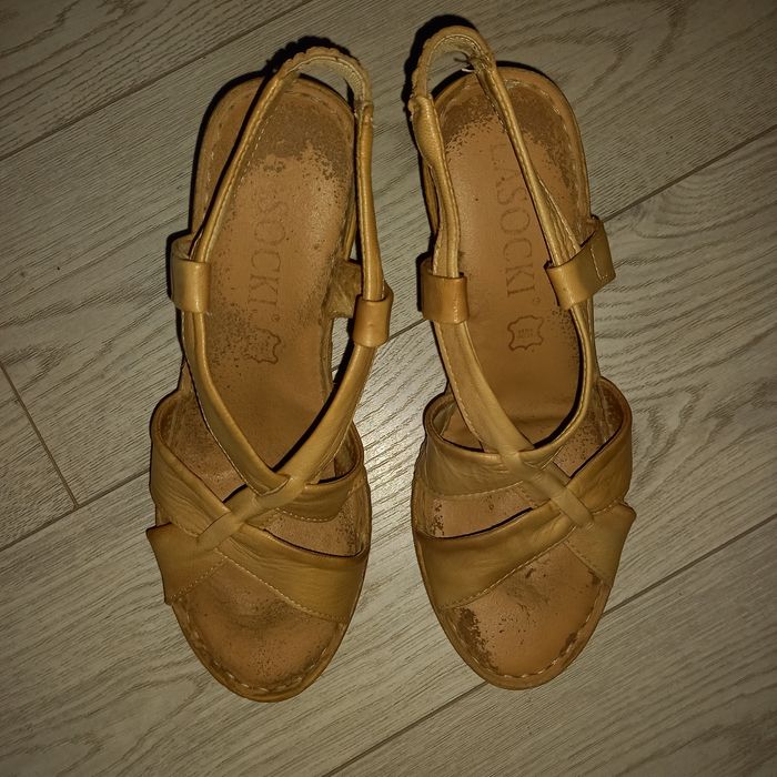 Sandałki damskie na koturnie 38, skórzane Lasocki