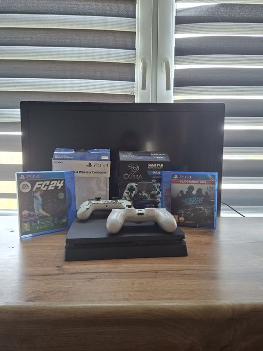 Ps4 slim 500GB 2 pady.