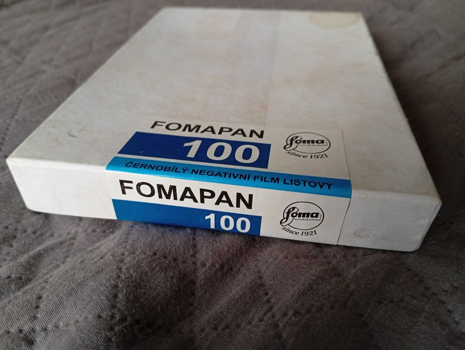 3 4x5 film holders and 75 sheets of 4x5 large-format negative film64170791359619123