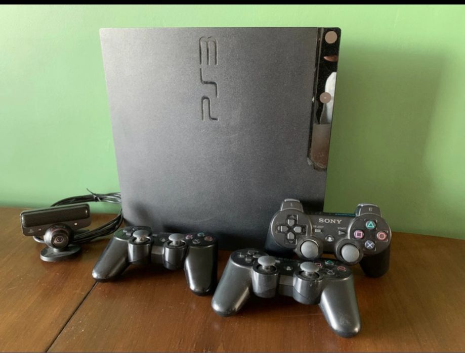 PlayStation 3 Slim + 3x DualShock3