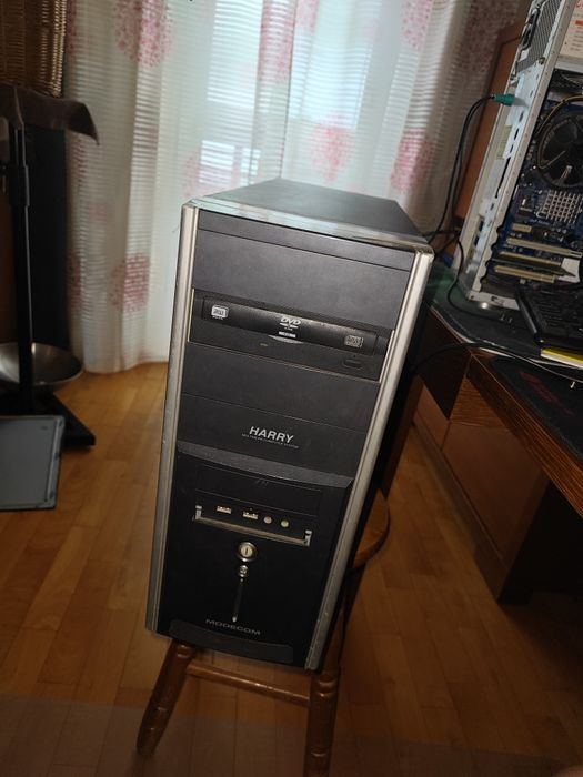 Komputer stacjonarny RETRO z Wi-Fi 400W PSU i7 2600k 3 GB RAM + nVidia GeForce 9800GT