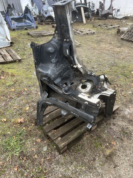 Передняя четверть шкода супер б год 18 Skoda super b