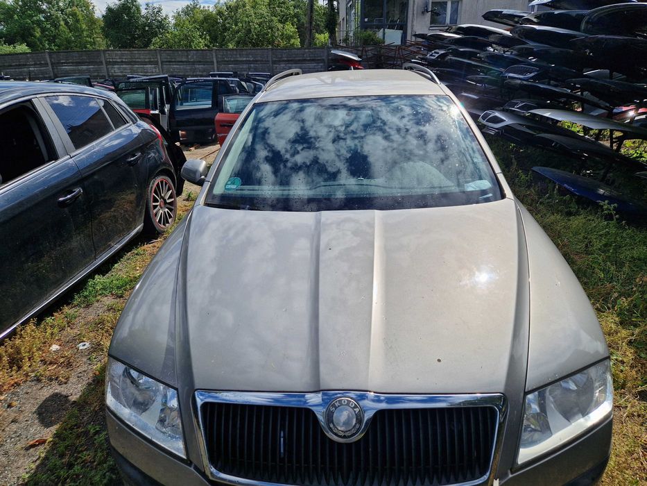 skoda octavia II maska grill atrapa kompletna 9202