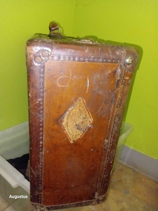 Mala antiga de viagem