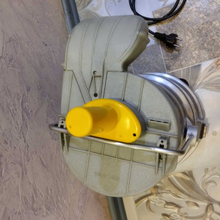 Соковыжималка профессиональная, сокодавка   Vema CE 2047 (Италия)