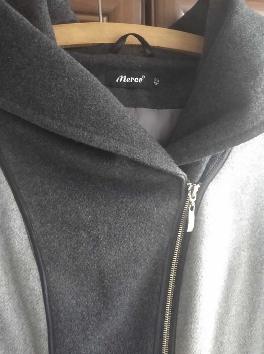 Damski krótki płaszczyk