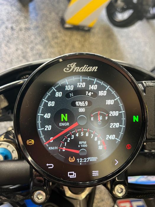 Indian FTR 1200 Carbon Exclusiva e Distinta em estado "Novo"