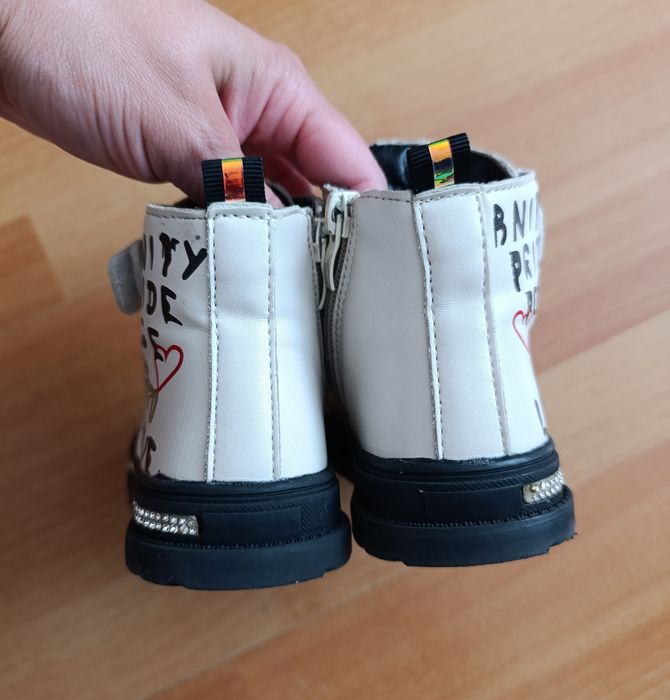 Продам дитяче взуття для дівчинки