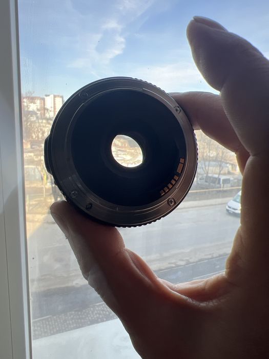 EF 40 mm.  F2.8 STM