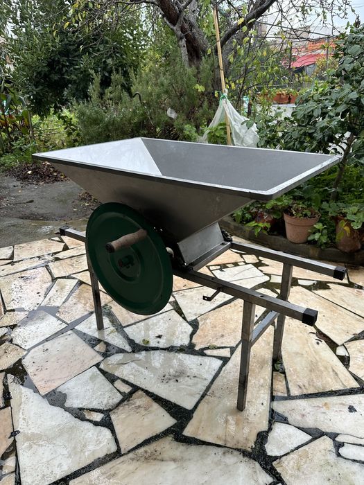 Esmagador de uvas manual