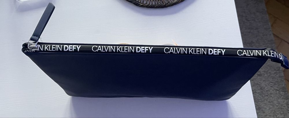 Calvin Klein case na laptopa