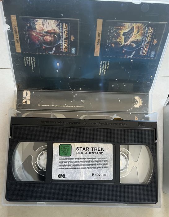 Duas cassetes VHS em alemão da saga Star Trek