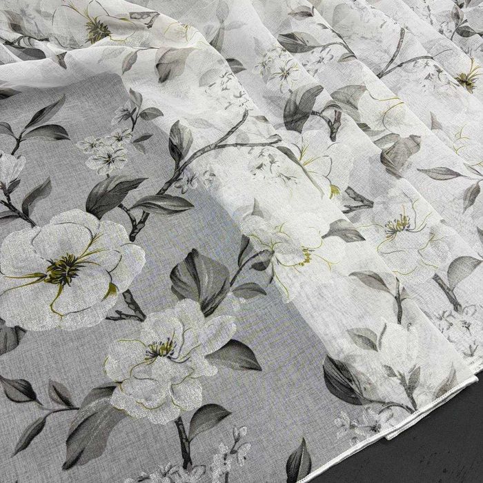 Біло-сірий тюль Magnolia з квітковим принтом готовий на тасьмі 150–600 см (YH85-41)