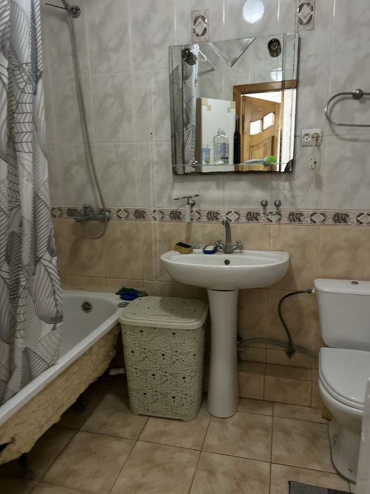 Продаж 3-х кім квартири по Набережній