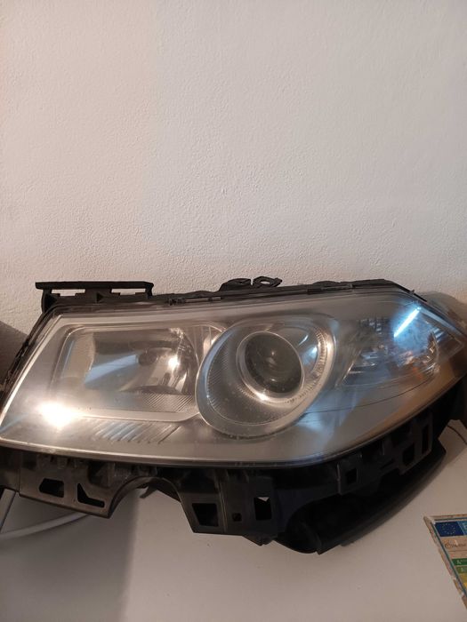 Otica Esquerda Renault megane