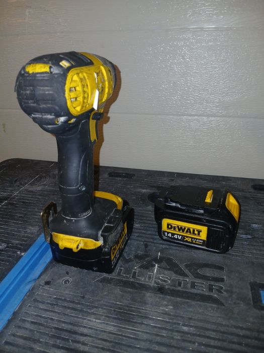 Zakrętarka Dewalt Dcf 835 + akumulatory