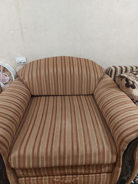 Два крісла в гарному стані,самовивіз Вишневе,південна сторона