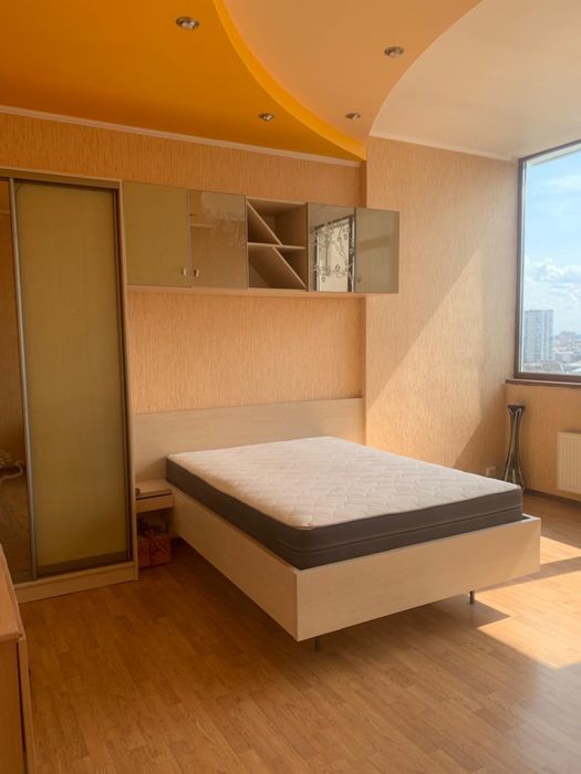 Вперше  здається 3-к. 100 м² м.Наукова(без комiсiі) в ЖК «Авантаж» (вул. Ляпунова)