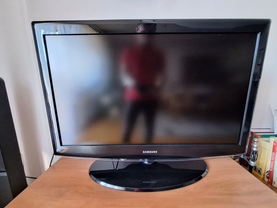 Telewizor Samsung LCD 37 cali razem z szafką