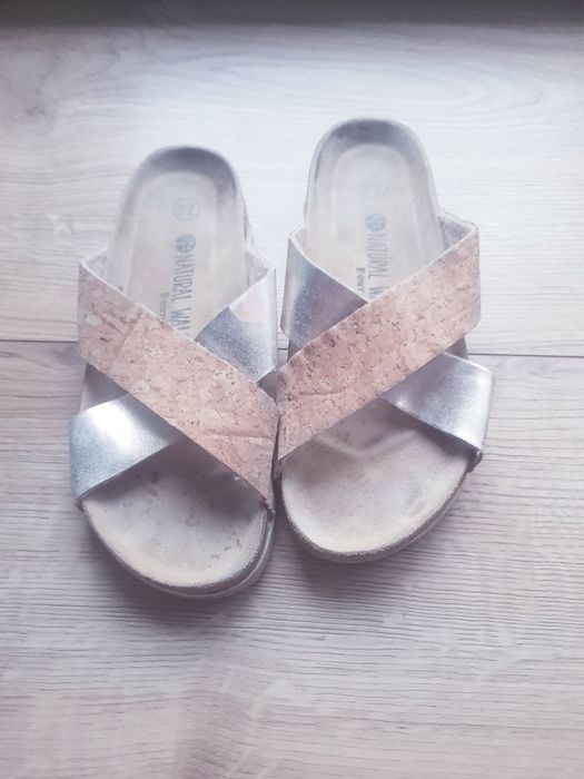 Klapki z skórzaną wkładka marki Esmara Natural Walk rozmiar 38 .