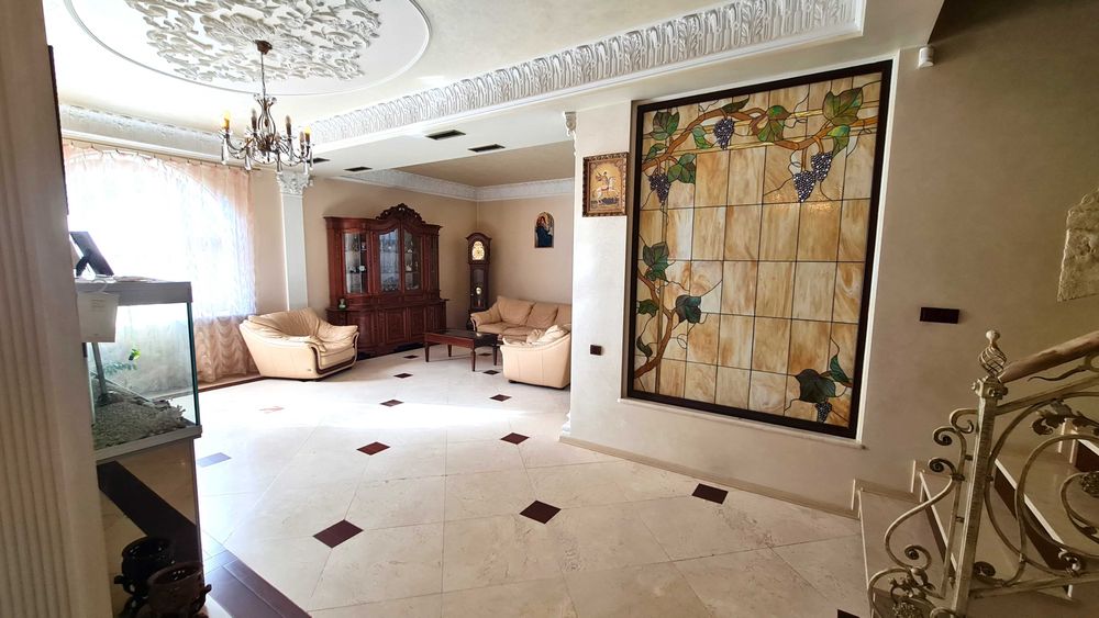 Будинок у Львові р-н вул. Стрийської Преміум Класу для Представництва