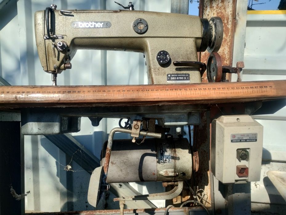 MÁQUINA DE COSTURA INDUSTRIAL, Brother "DB2-B790", trifásica