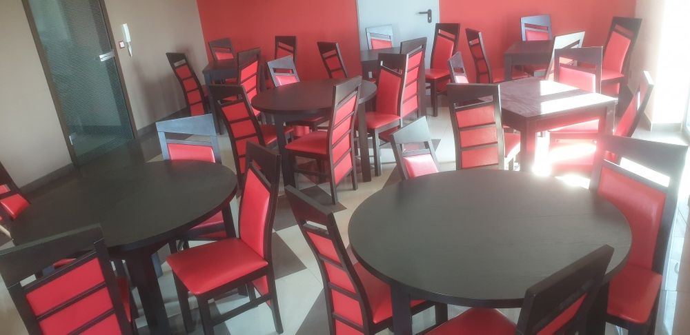 Meble do restauracji krzesła stoły