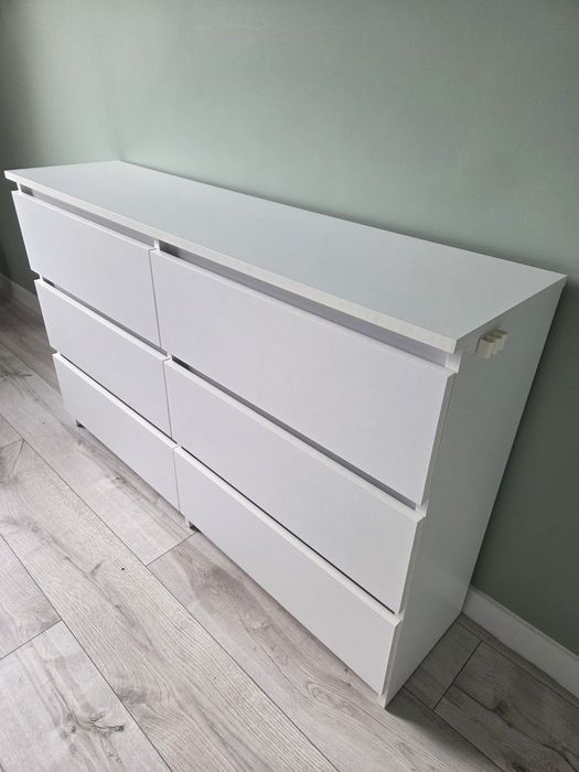 Biała, płytka komoda z sześcioma szufladami 120x30x75