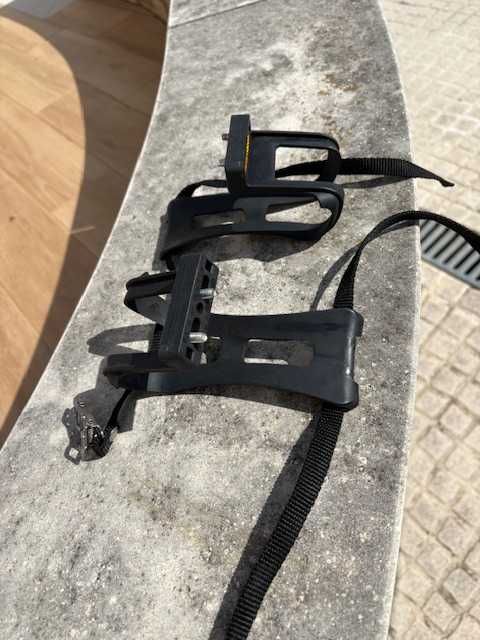 Apoio para fixar pês na pedaleira