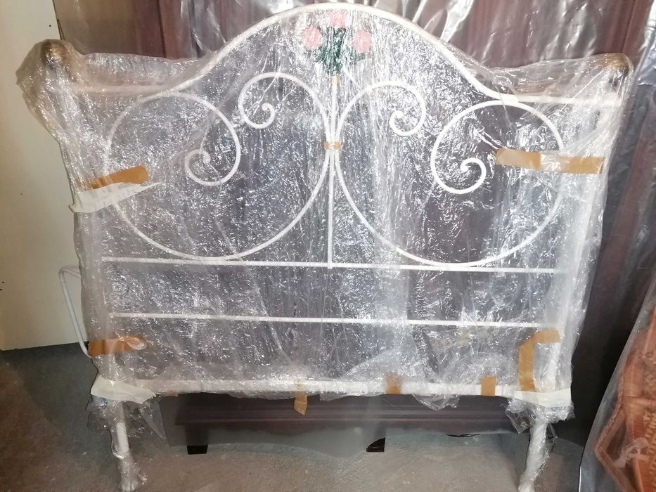 Cama antiga em ferro 185 x 135