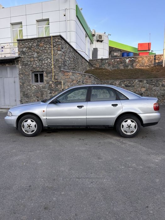 Ауді А4 1996, 1,8 безн